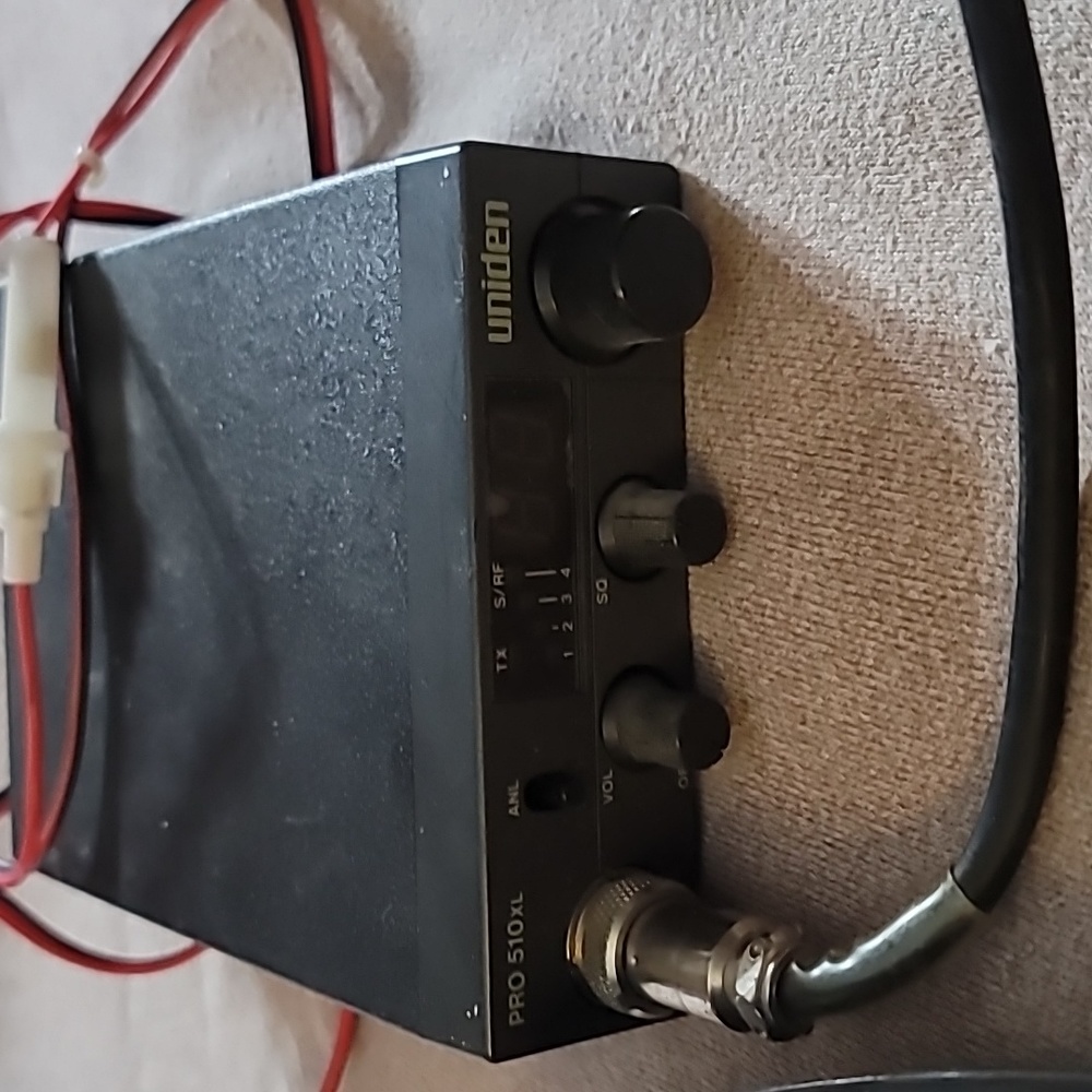 UNIDEN CB RADIO W/ NORTHSTAR MIC - Picture 2 of 3